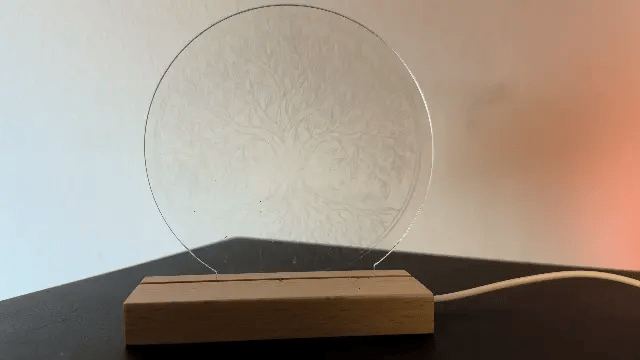 Lebensbaum – Leuchtende LED-Lampe aus graviertem Acrylglas