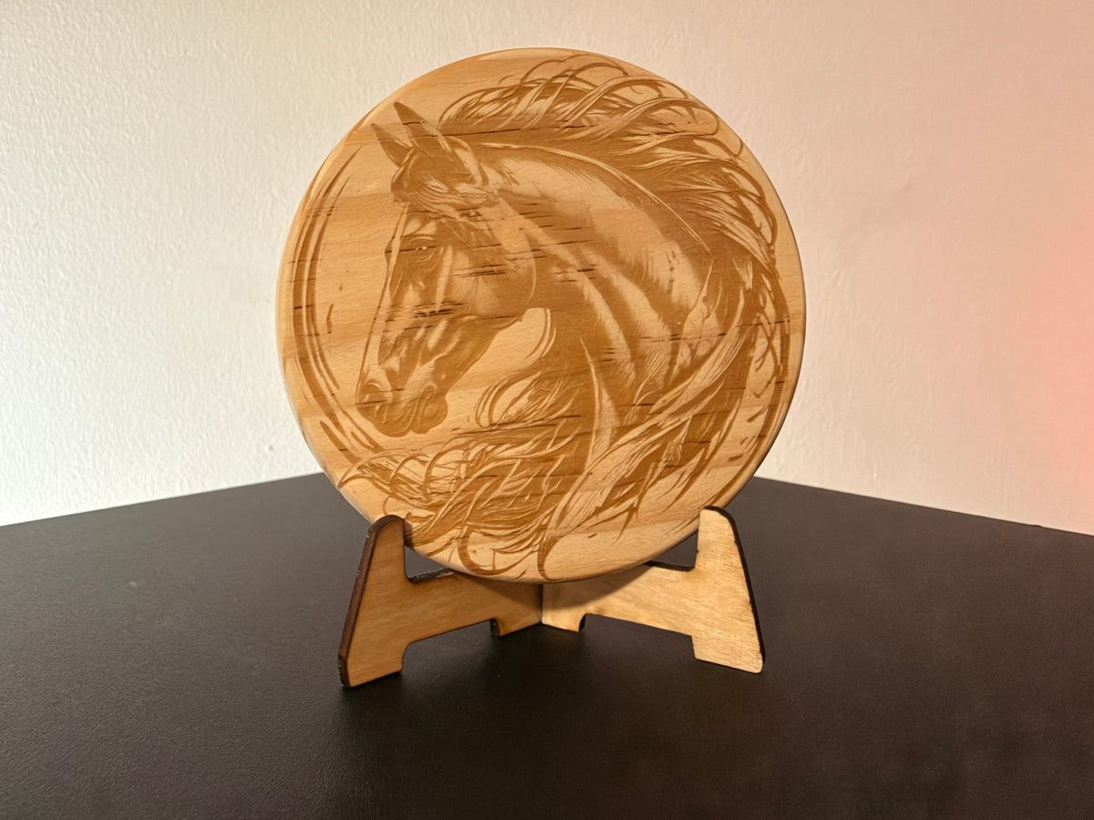Majestätisches Pferd – Eleganter Holzaufsteller mit detailreicher Lasergravur