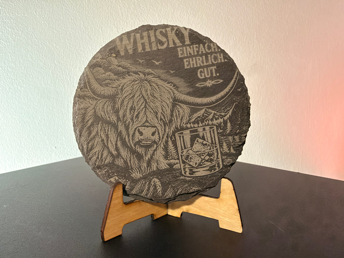 Whisky – Einfach. Ehrlich. Gut. | Schottisches Hochlandrind – Dekorativer Schieferaufsteller mit Lasergravur